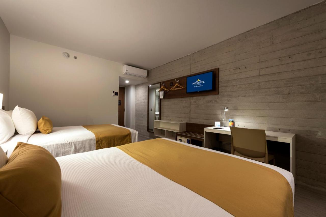 Microtel Inn & Suites By Wyndham Guadalajara Sur Palomar Экстерьер фото