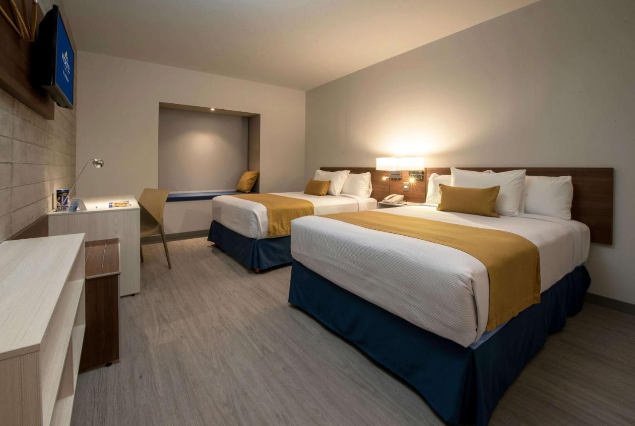 Microtel Inn & Suites By Wyndham Guadalajara Sur Palomar Экстерьер фото