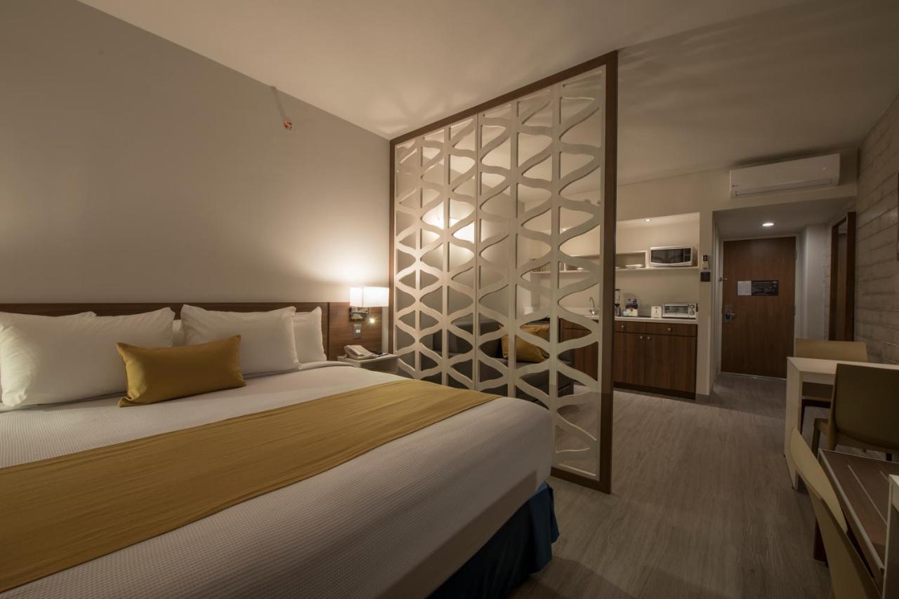 Microtel Inn & Suites By Wyndham Guadalajara Sur Palomar Экстерьер фото