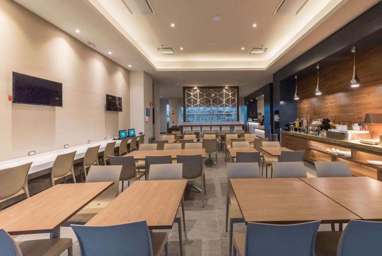 Microtel Inn & Suites By Wyndham Guadalajara Sur Palomar Экстерьер фото